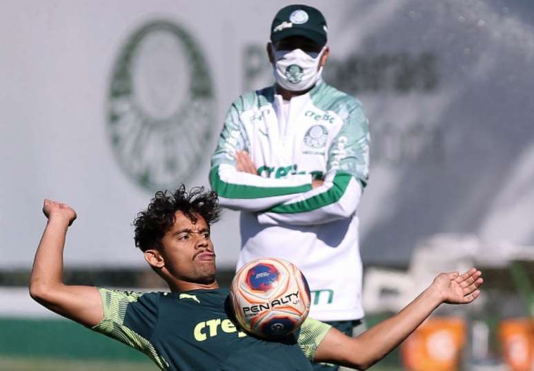 Gustavo Scarpa treina sob os olhares de Luxemburgo (César Greco/Agência Palmeiras)