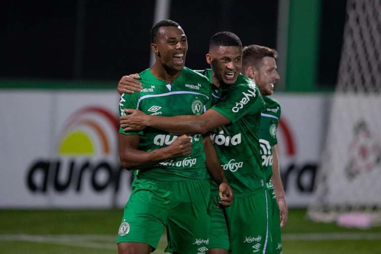 Luiz Otávio é um dos principais zagueiros da Chapecoense (Foto: Liamara S. Polli)