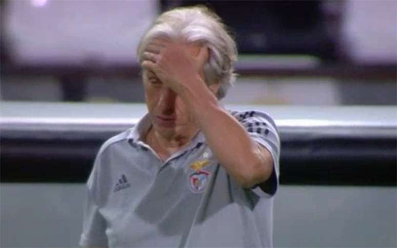 Jorge Jesus foi zoado por torcedores na internet após eliminação do Benfica (Foto: Reprodução)