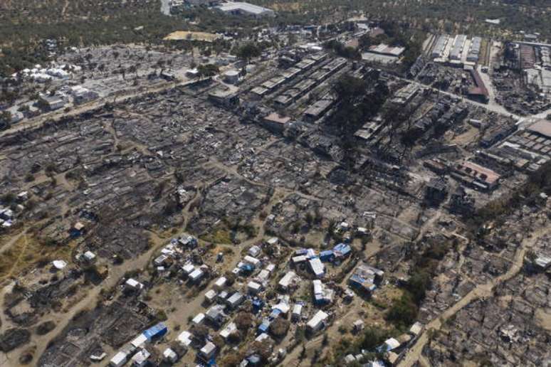 Incêndio destruiu diversos alojamentos no campo de Moria