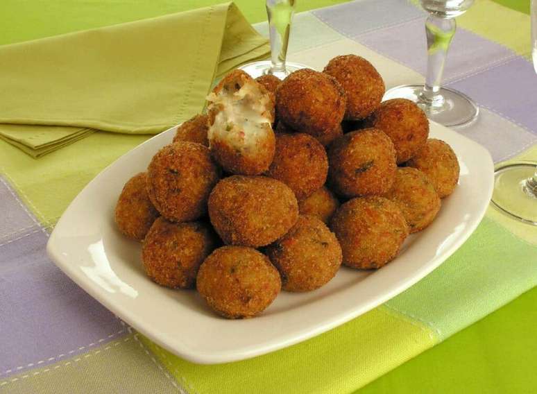 Guia da Cozinha - 9 versões do clássico bolinho de bacalhau para se surpreender