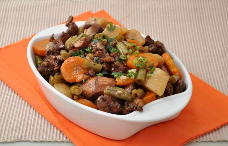 Guia da Cozinha - 7 maneiras de fazer frango na pressão para um almoço rápido