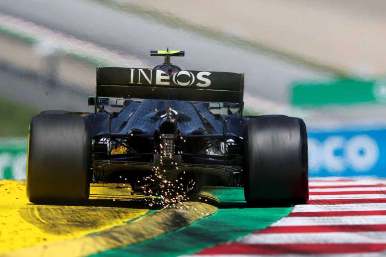 Valtteri Bottas foi a melhor Mercedes ao fechar em terceiro no TL1 