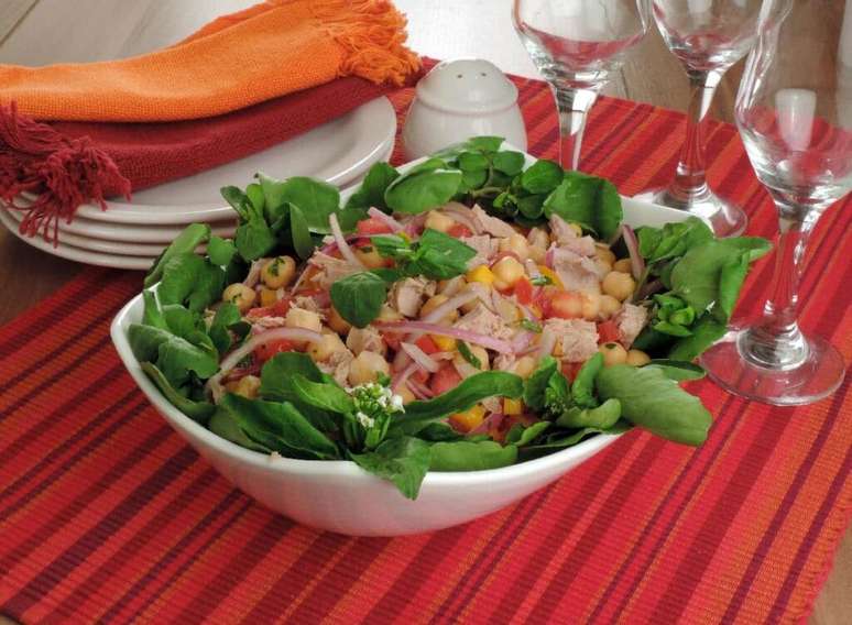 Guia da Cozinha - 7 saladas com atum para uma refeição leve e nutritiva