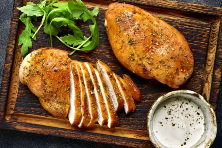 Guia da Cozinha - 7 maneiras de fazer frango na pressão para um almoço rápido