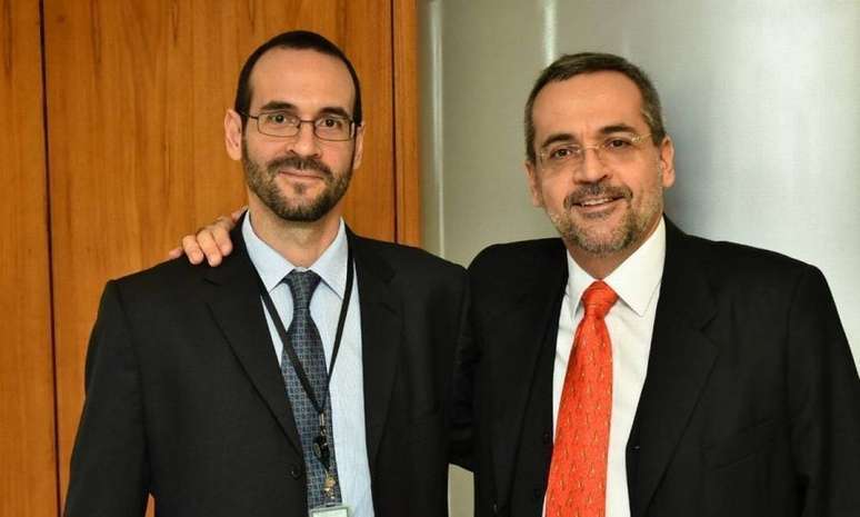 Arthur Weintraub (a esquerda) é irmão do ex-ministro da Educação Abraham Weintraub