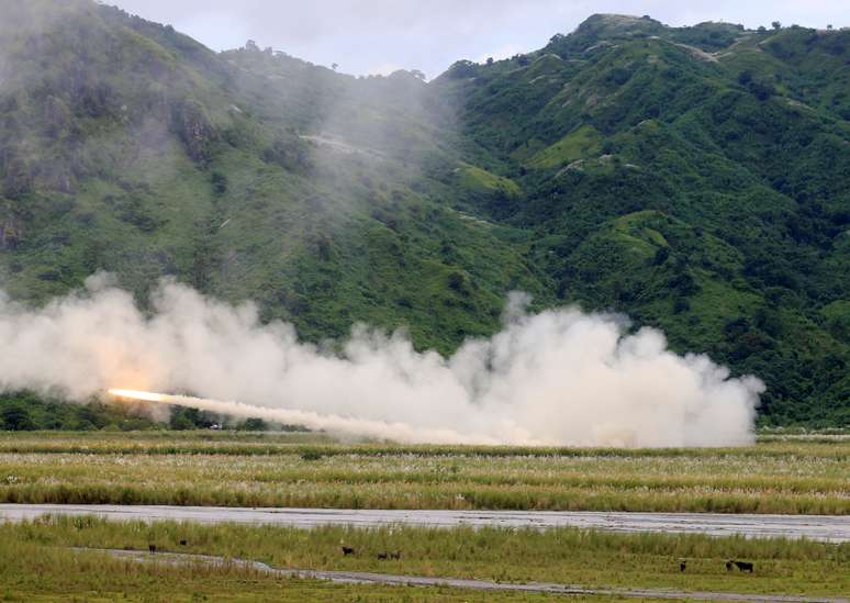 Forças militares dos EUA disparam míssil durante exercício nas Filipinas
10/10/2016
REUTERS/Romeo Ranoco/File Photo