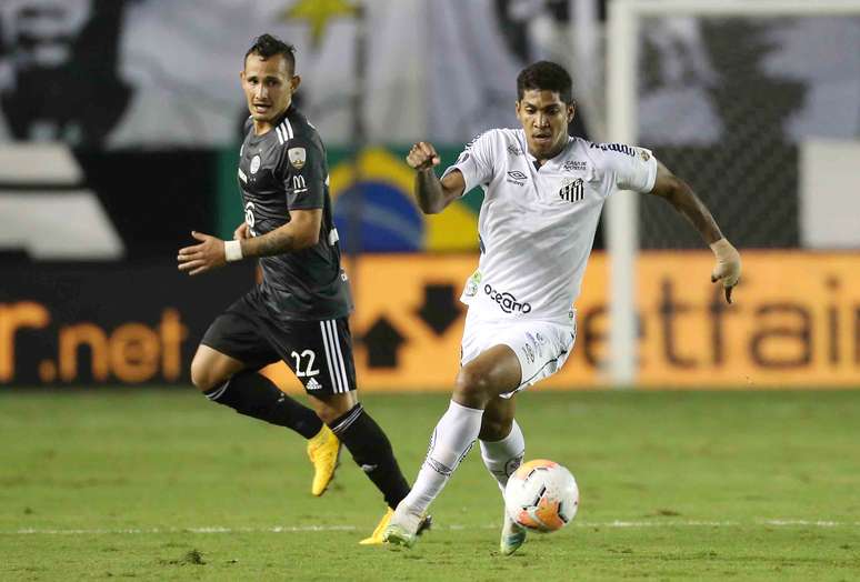 Santos pressiona Olimpia, mas não consegue sair do 0 a 0 no retorno da Libertadores