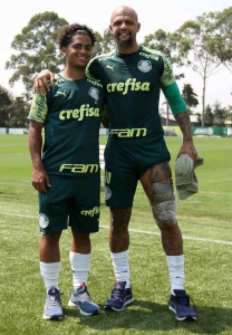 Pai e filho companheiros de Palmeiras (Foto: Fábio Menotti/Palmeiras)