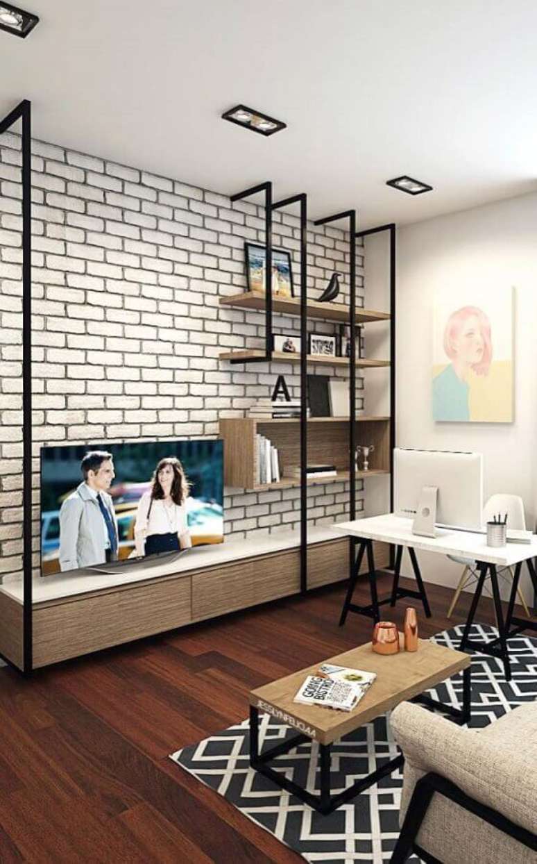 49. Decoração de sala de TV simples com papel de parede tijolinho branco – Foto: Pinterest