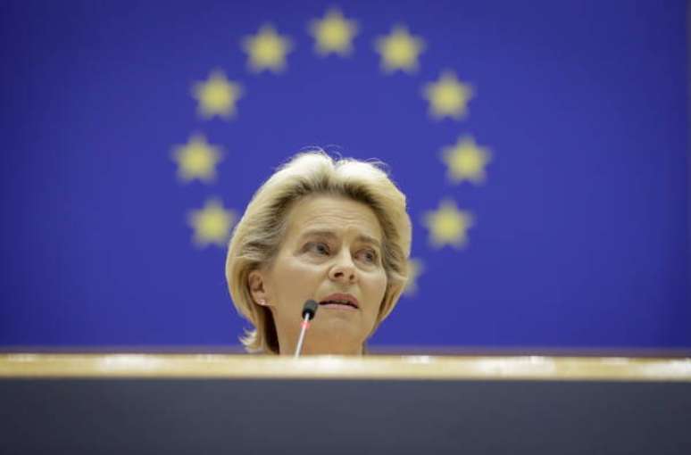 A presidente da Comissão Europeia, Ursula von der Leyen, em discurso no Parlamento da UE