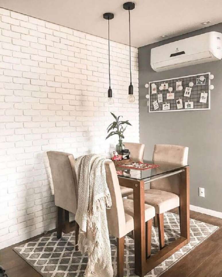 15. Invista no papel de parede tijolinho branco para decorar ambientes com estilo mais simples – Foto: Pinterest