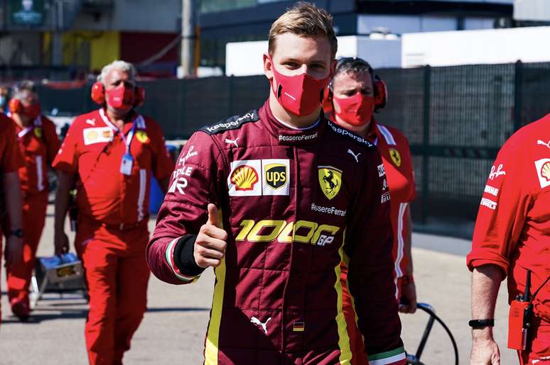 Mick Schumacher pilotou a Ferrari do hepta do pai em Mugello. Antes, virou líder na F2 