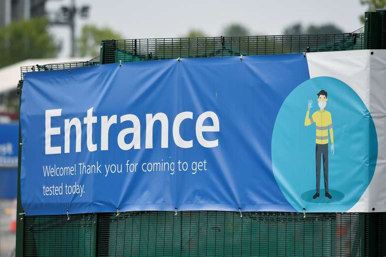 Entrada de local de testes para Covid-19 em Londres
16/09/2020
REUTERS/Toby Melville