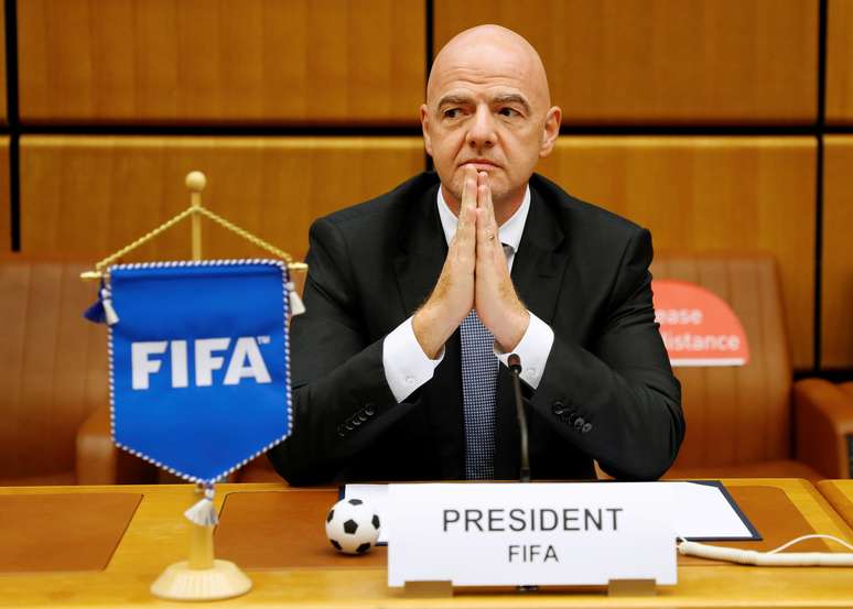 Presidente da Fifa, Gianni Infantino, aguarda in&iacute;cio de cerim&ocirc;nia em Viena
14/09/2020
REUTERS/Leonhard Foeger