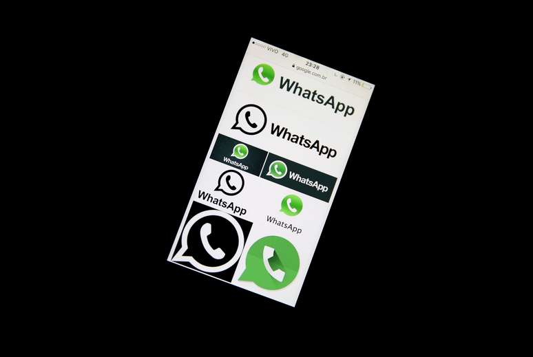 Vista de aplicativo do Whatsapp em um telefone celular, em São Paulo. 16/12/2015. REUTERS/Nacho Doce