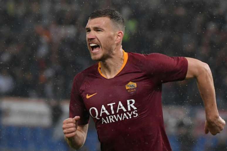 Dzeko tem 34 anos de idade e está na Roma desde a temporada 2016/17 (Foto: AFP)
