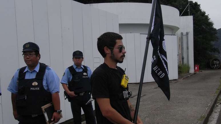 Guiga monitorando local de treinamento de golfinhos, em Taiji, no Jap&atilde;o, em 2012