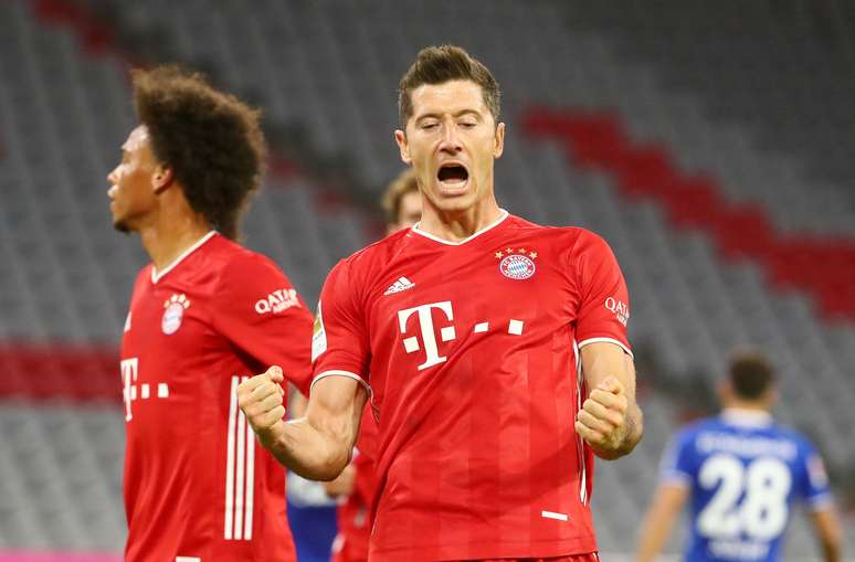 Robert Lewandowski comemora gol marcado na goleada do Bayern Munich contra o Schalke 04
18/09/2020
REUTERS/Michael Dalder