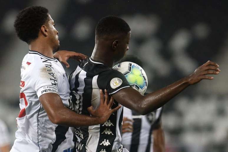 Vasco teve dificuldades com o jogo aéreo do Botafogo (Foto: Vítor Silva/Botafogo)