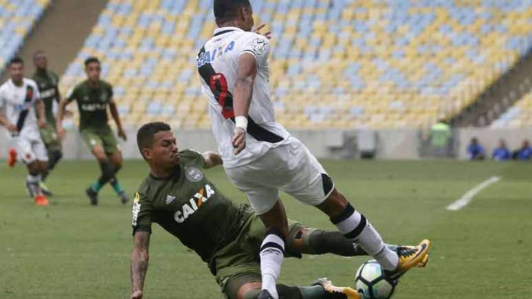 Coritiba e Vasco vivem momentos bem diferentes no Campeonato Brasileiro (Reginaldo Pimenta / Raw Image)