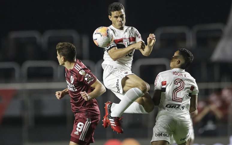 São Paulo e River Plate empataram por 2 a 2, na noite da última quinta-feira (Foto: AFP)