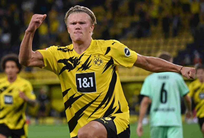 Haaland foi um dos destaques do Dortmund na partida (INA FASSBENDER / AFP)