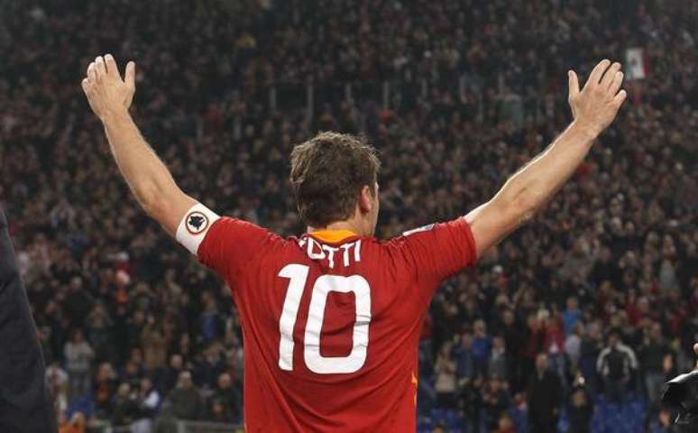 Francesco Totti deixou os gramados como maior ídolo da história da Roma