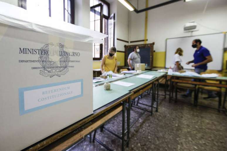 Italianos votarão em referendo e eleições regionais