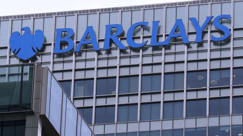 Um dos amigos mais próximos de Vladimir Putin pode ter usado o Barclays Bank em Londres para lavar dinheiro e evitar sanções