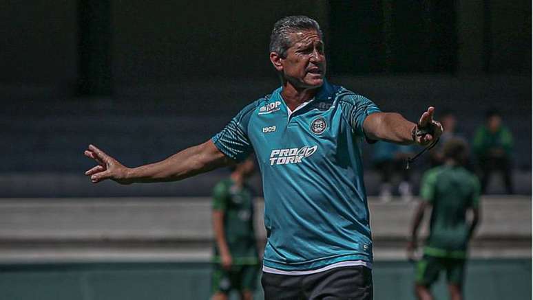 Jorginho, técnico do Coritiba.