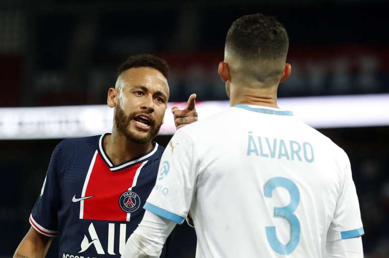 Neymar e Álvaro discutem em partida PSG x Olympique pelo Campeonato Francês 