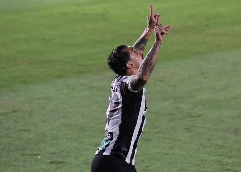 O jogador Vinícios comemora gol durante a partida entre Bragantino Red BUll e Ceará , na cidade Bragança Paulista, Estádio Nabi Abi Chedid, válido pelo Campeonato Brasileiro 2020 série A ,neste sábado, 19