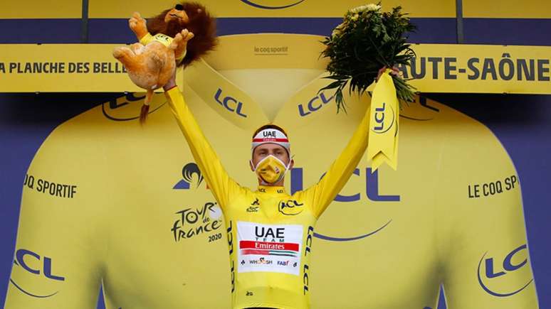 Tadej Pogacar é o mais jovem campeão do Tour de France (AFP)