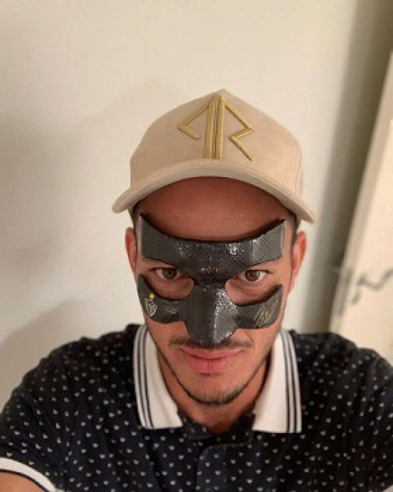 Réver já postou uma foto "mascarado" em sua conta no Instagram-(Reprodução Instagram/Réver)