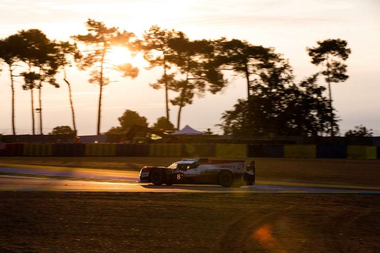 Carro é guiado por Brandon Hartley, Sébastien Buemi e Kazuki Nakajima 