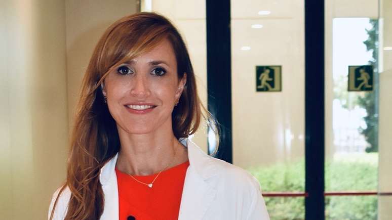 M&eacute;dica Adriana Izquierdo Dom&iacute;nguez: "H&aacute; muitos pacientes com covid-19 que estamos atendendo na consulta que est&atilde;o na cl&iacute;nica h&aacute; quatro ou cinco meses e ainda n&atilde;o recuperaram o cheiro ou o recuperaram muito parcialmente".