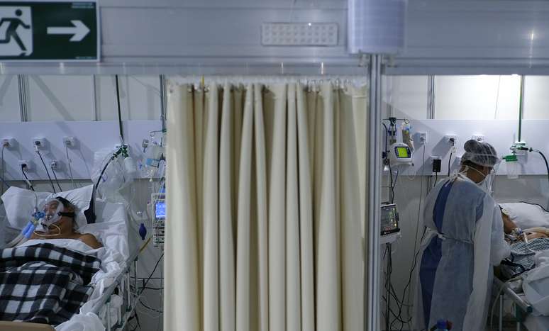 Pacientes com Covid-19 em hospital de campanha no Rio de Janeiro (RJ) 
02/07/2020
REUTERS/Ricardo Moraes