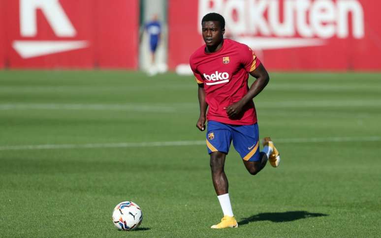 Moussa Wagué em treino do Barcelona (Foto: Miguel Ruiz / Barcelona)