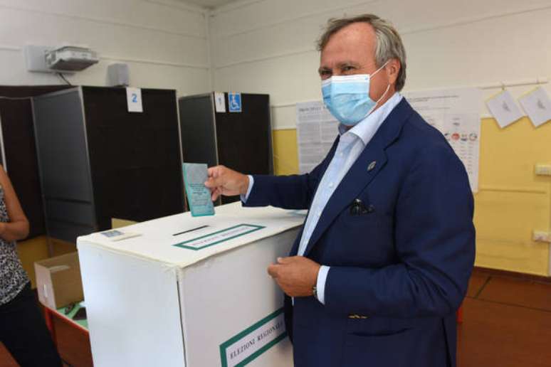 Luigi Brugnaro aparece com 49,5% a 53,5% dos votos