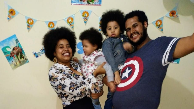 Luciana Viegas com o marido e filhos: para proteger a saúde o menino, que tem asma severa, família segue em isolamento rígido