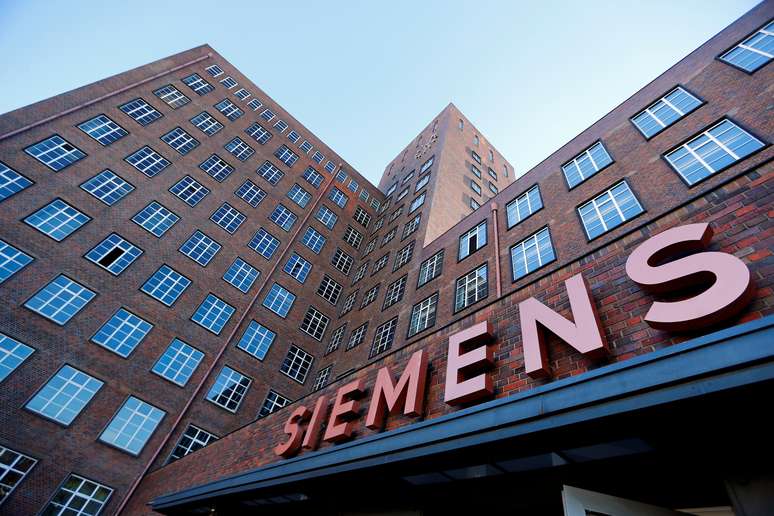 Logotipo da Siemens na fachada de um prédio em em Berlim. 31/10/2018. REUTERS/Hannibal Hanschke