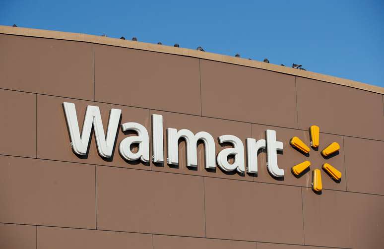 Logotipo do Walmart na fachada de uma loja da marca em Chicago. 20/11/2018. REUTERS/Kamil Krzaczynski