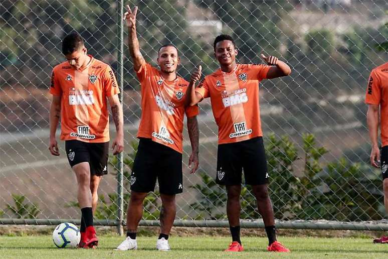 Otero e Cazares estão perto de reeditar dupla agora com a camisa do Corinthians (Foto: Bruno Cantini/Atlético-MG)