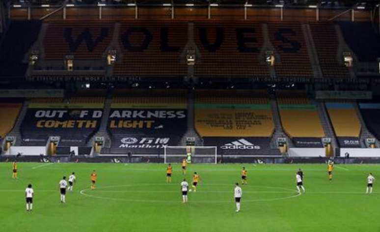 Estádios vazios dão a tônica do Campeonato Inglês na temporada (NICK POTTS / AFP)