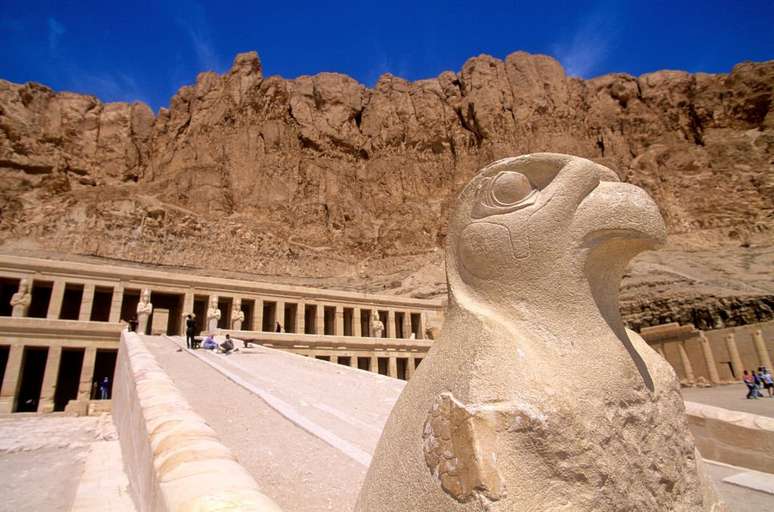 Templo de Hatshepsut, no Egito; a história dessa rainha egípcia só foi trazida à luz novamente perto do início do século 20