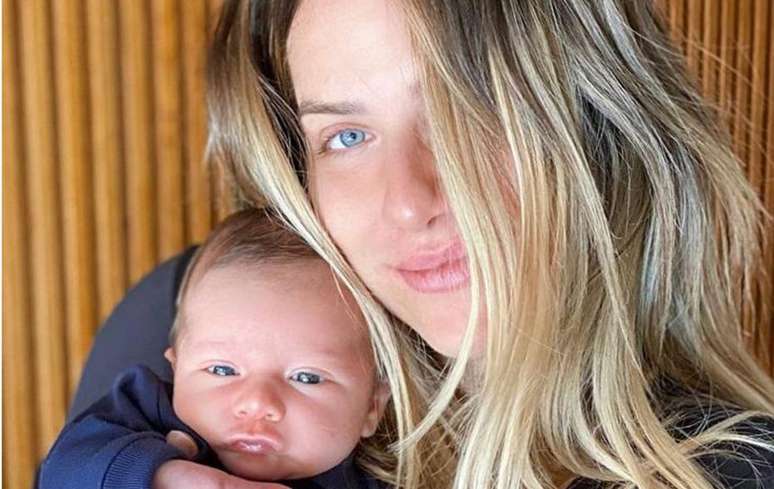 Giovanna Ewbank e seu filho caçula Zyan