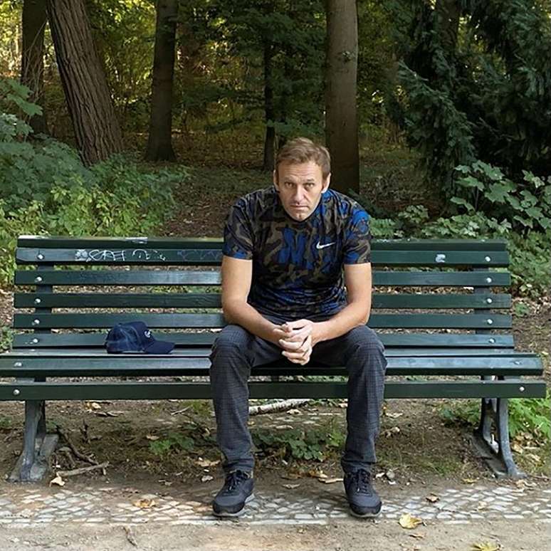 Líder de oposição Alexei Navalny posa para foto sentado em banco
23/09/2020
Instagram @NAVALNY/Social Media via REUTERS