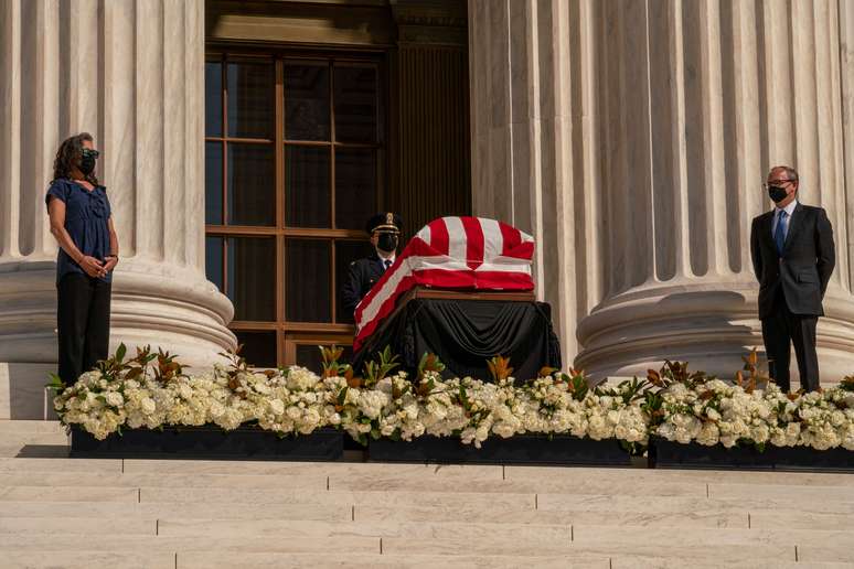 Multidão homenageia Ginsburg na Suprema Corte dos EUA