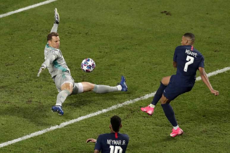 Com Neuer eLewandowski, Bayern de Munique derrubou PSG de Neyamar e levantou Liga dos Campeões de 2019/20 (Foto: MANU FERNANDEZ / POOL / AFP)